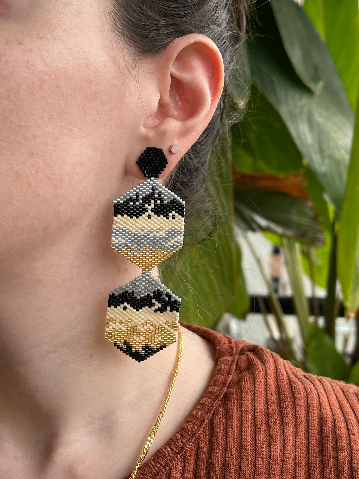 Aretes Hexágonos Dobles Negros Amazonas