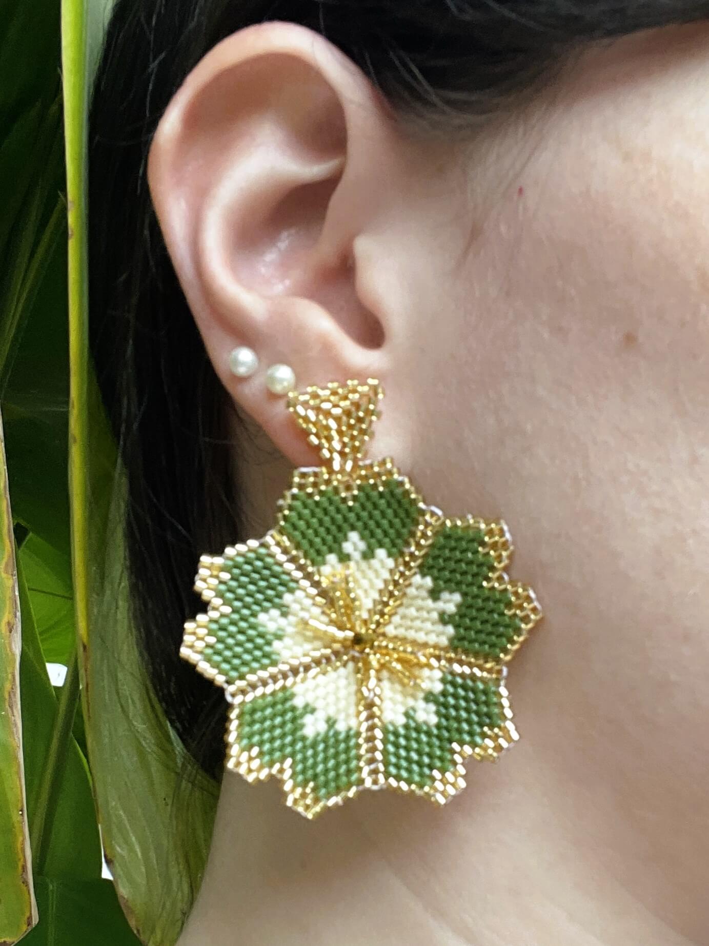 Aretes Flor Verde Amazonas