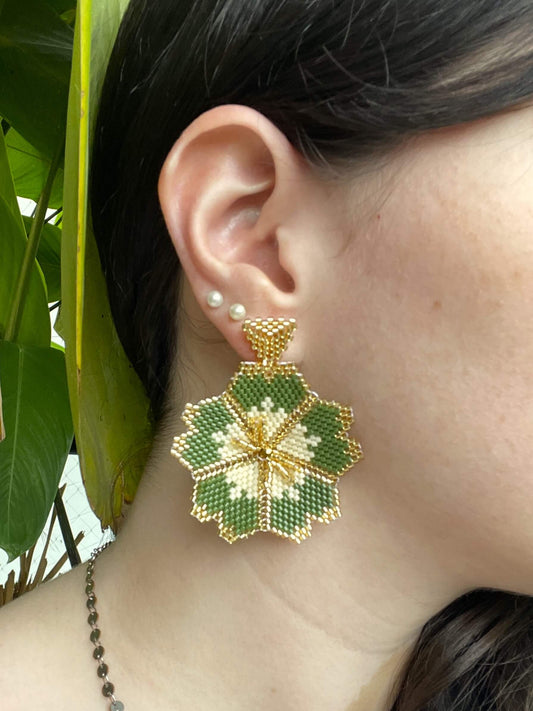 Aretes Flor Verde Amazonas