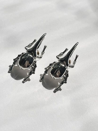 Aretes Escarabajo Plateado
